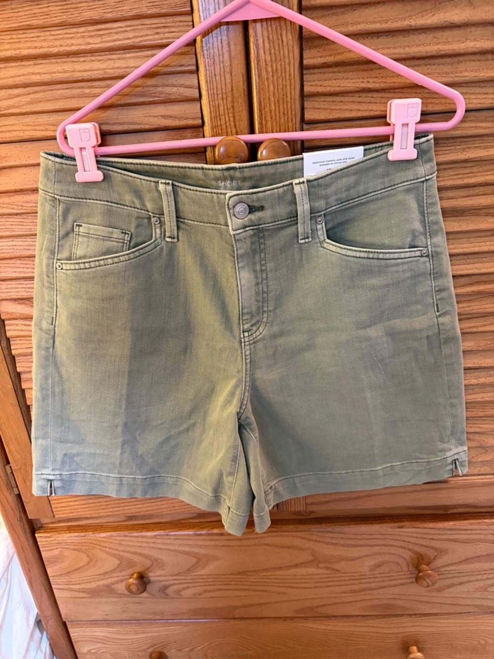 NWT 🌸 Chico's Olive Green Denim Shorts Size 1.5 (10)